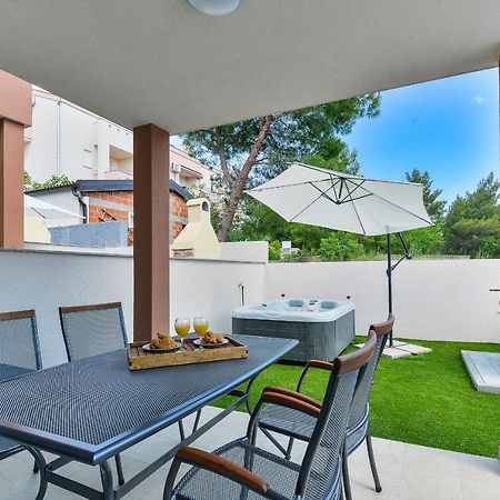 Cascada Villas With Private Jacuzzi And Private Parking Starigrad Paklenica Exteriör bild