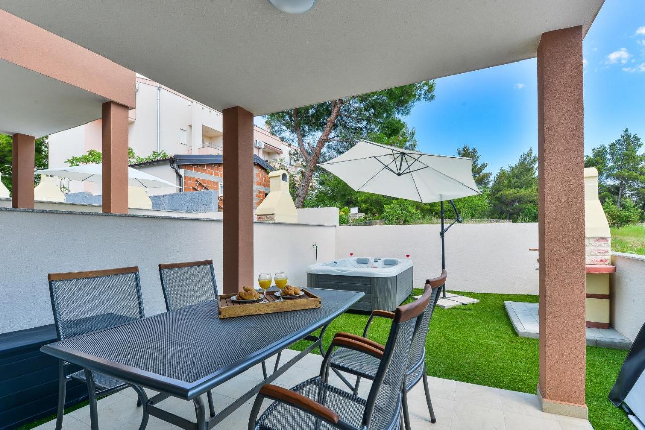 Cascada Villas With Private Jacuzzi And Private Parking Starigrad Paklenica Exteriör bild