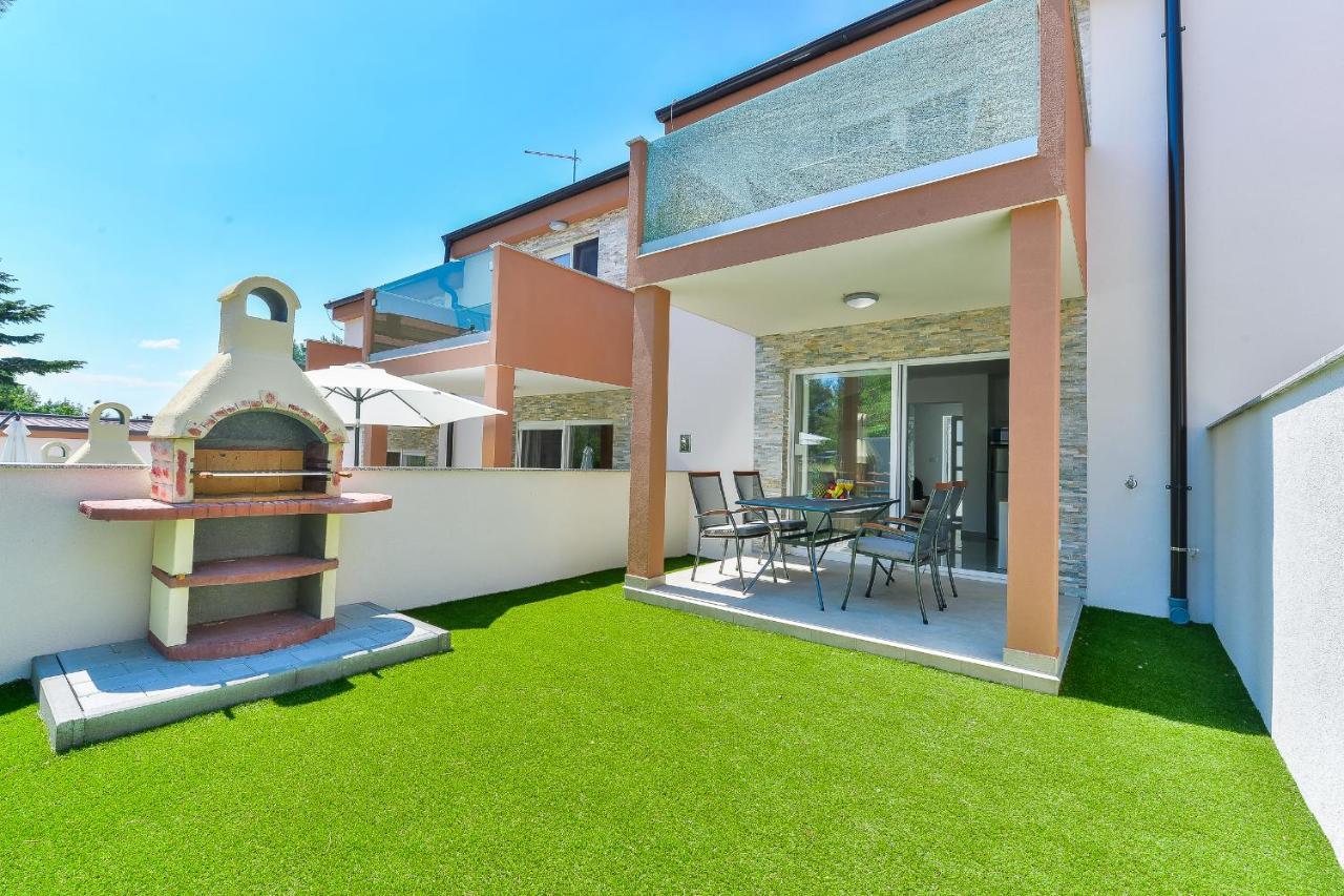 Cascada Villas With Private Jacuzzi And Private Parking Starigrad Paklenica Exteriör bild