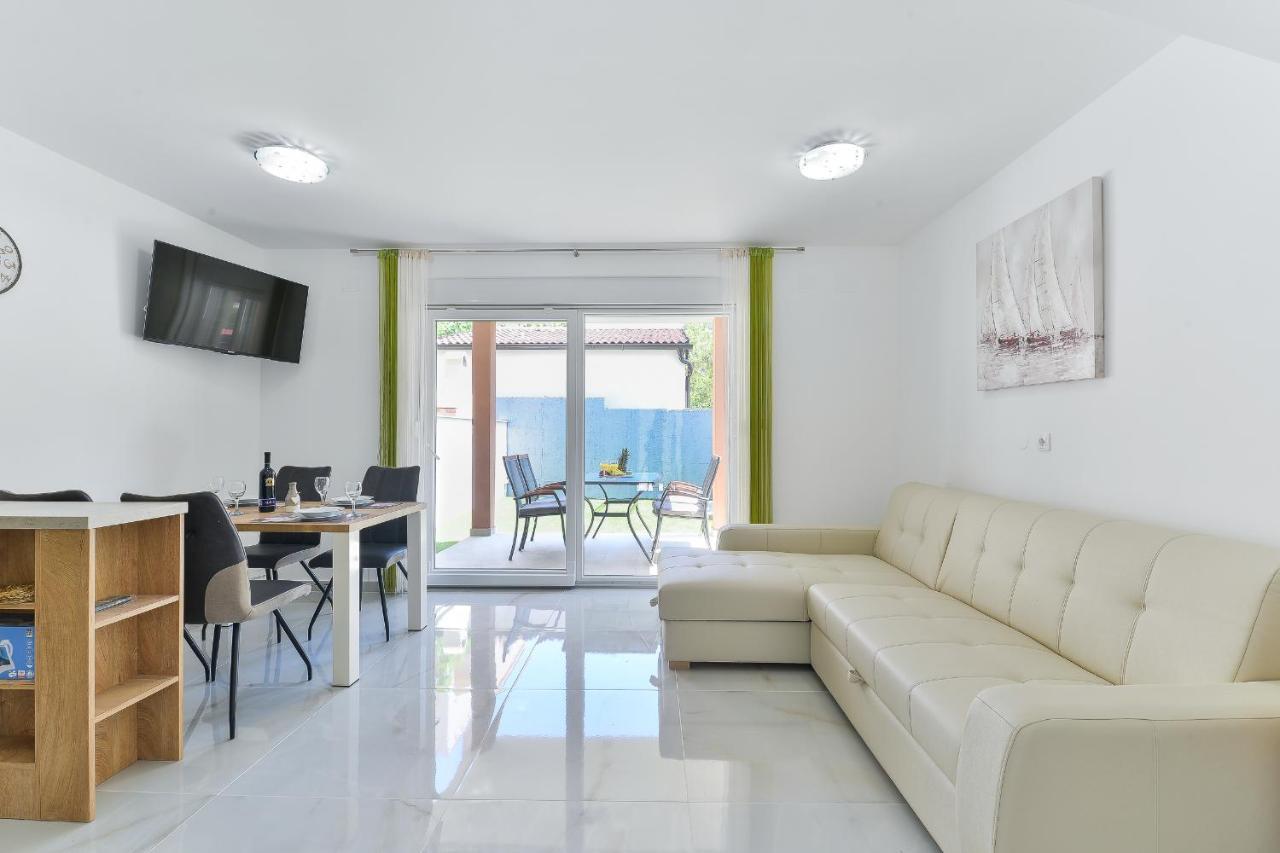 Cascada Villas With Private Jacuzzi And Private Parking Starigrad Paklenica Exteriör bild