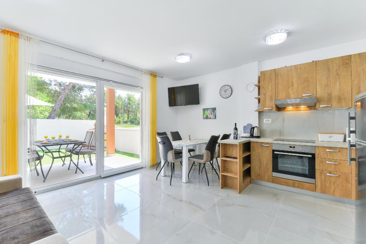 Cascada Villas With Private Jacuzzi And Private Parking Starigrad Paklenica Exteriör bild