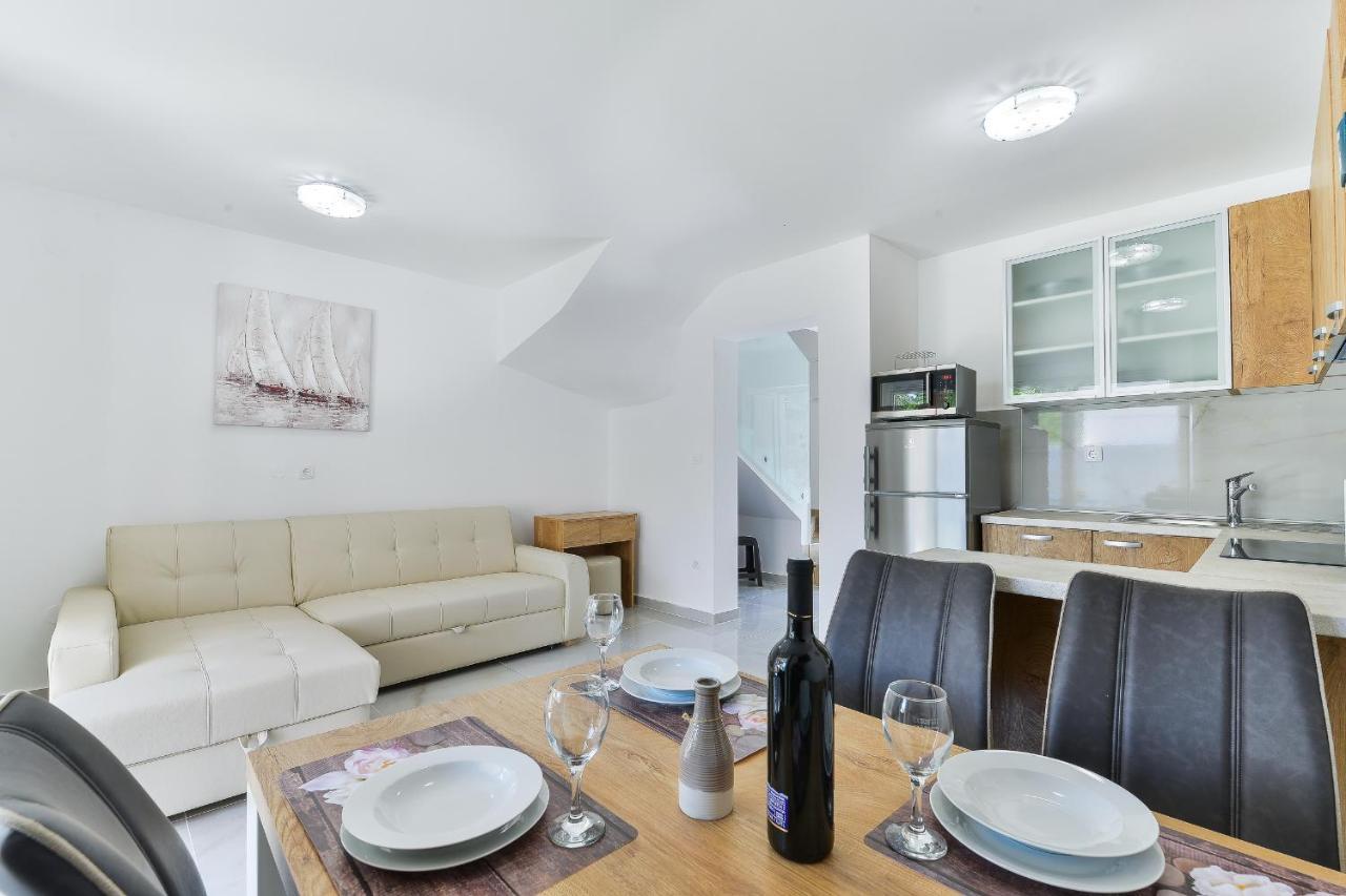 Cascada Villas With Private Jacuzzi And Private Parking Starigrad Paklenica Exteriör bild