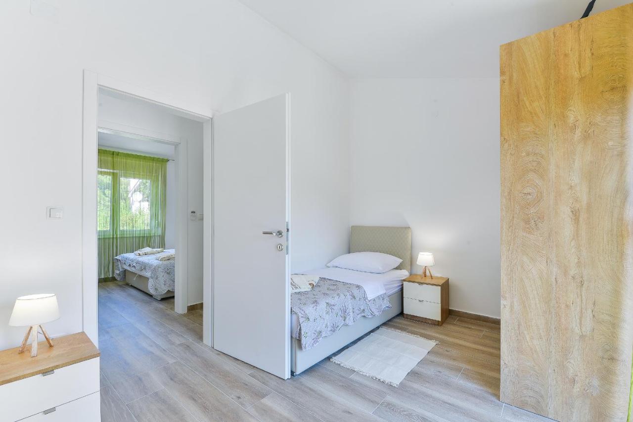 Cascada Villas With Private Jacuzzi And Private Parking Starigrad Paklenica Exteriör bild
